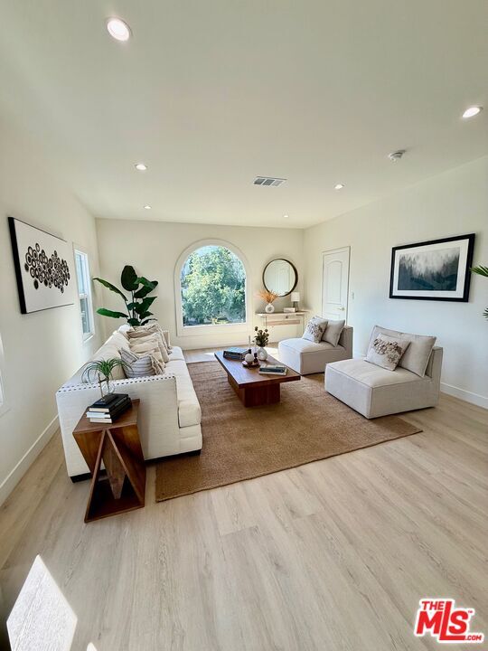 Photo - 900 N Alfred St Unit 4