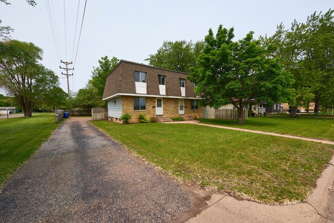 Front - 1353 15th Ave S