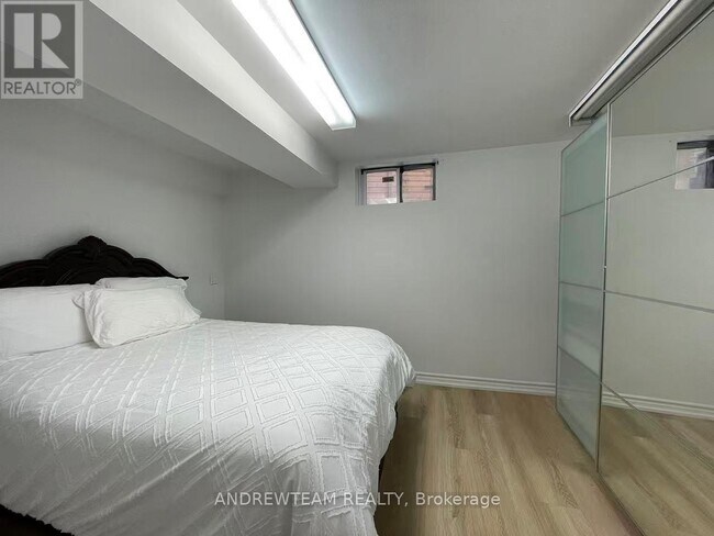 Photo - 382 Lynett Crescent