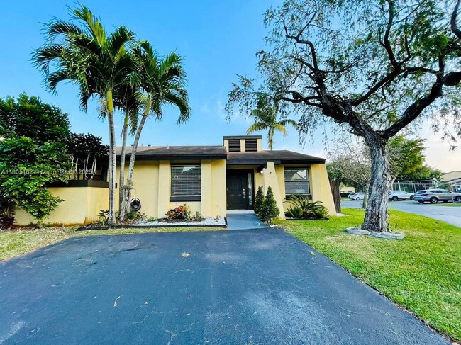 Building Photo - 12736 SW 66th Terrace Dr