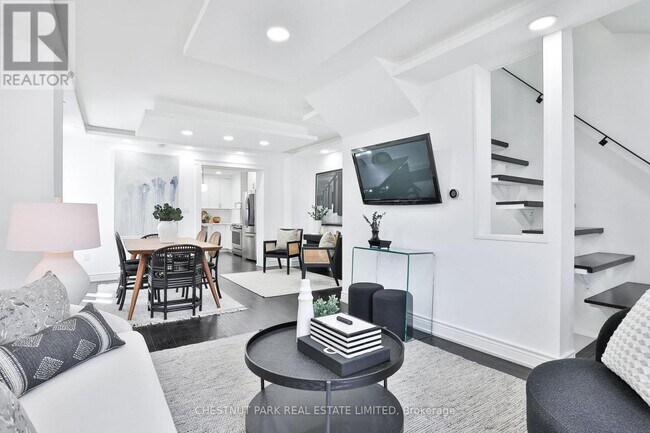 Photo - 1341 Dupont St