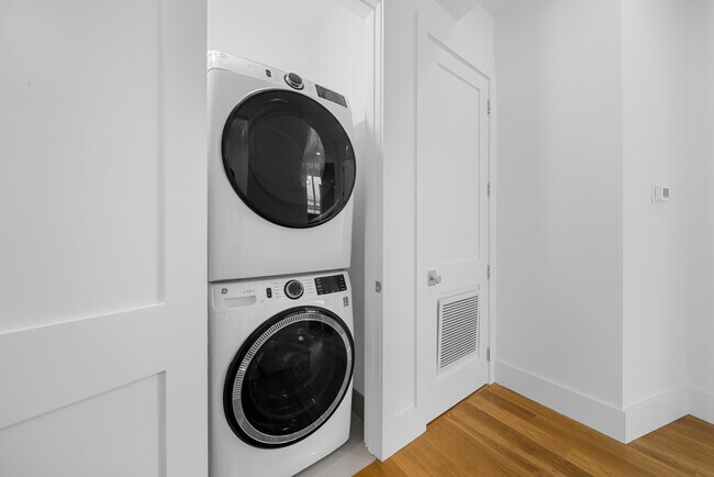 Photo - 218-220 Old Colony Ave Apartments