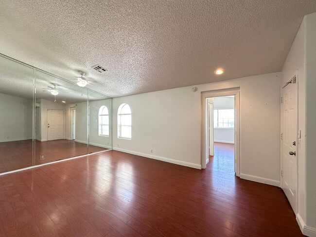 Photo - El Parque Condo