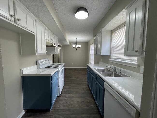 Photo - 4805 Crestmont Ct