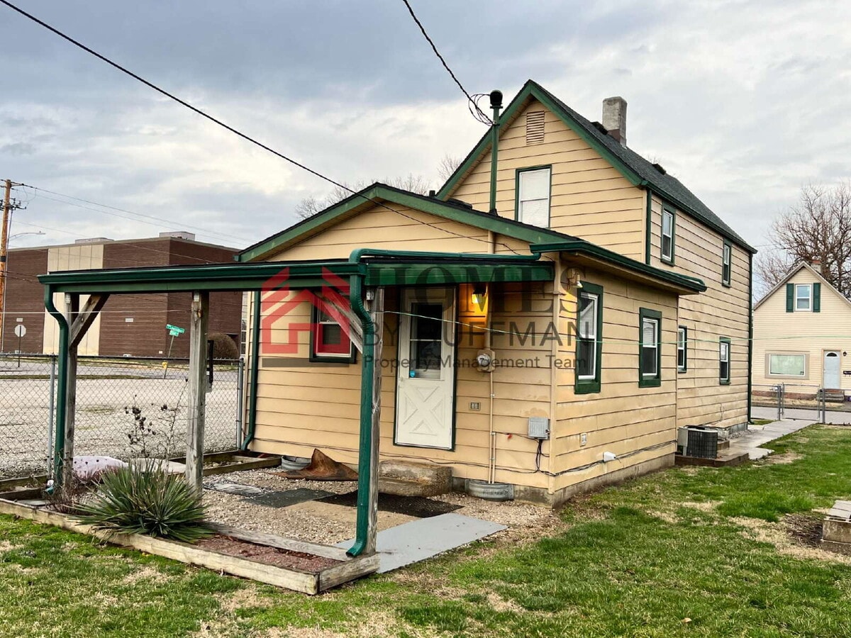 Photo - Spacious One Bedroom House | Garage | Fenced Yard