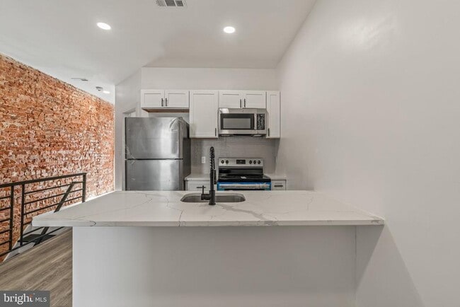 Photo - 1332 W Toronto St