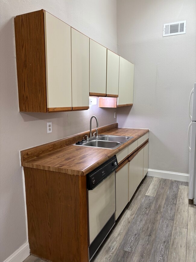 Photo - 824 Hardy Springs Cir Unit C