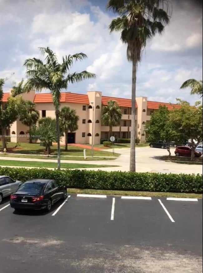 Building Photo - 3000 Sunrise Lakes Dr W Unit 207 Rental