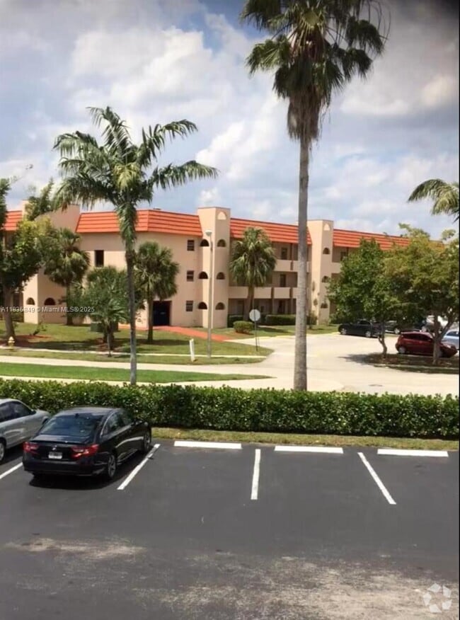 Building Photo - 3000 Sunrise Lakes Dr W Unit 207 Rental