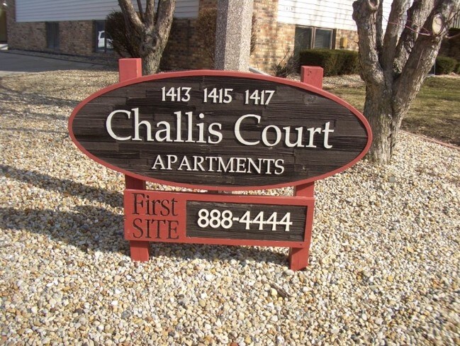 Photo - 1417, 1415, 1413 Challis (Challis)