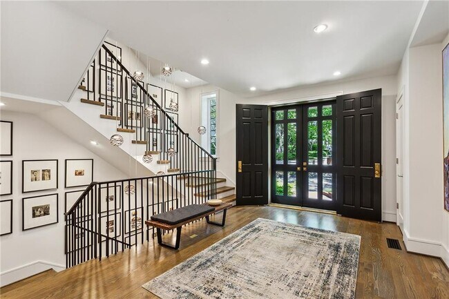 2525 Peachtree Rd NE
