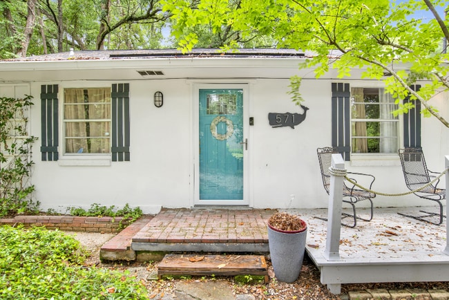 Building Photo - 571 Dogwood Ave