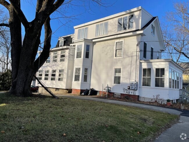 Building Photo - 12 Mount Vernon St Unit C Rental