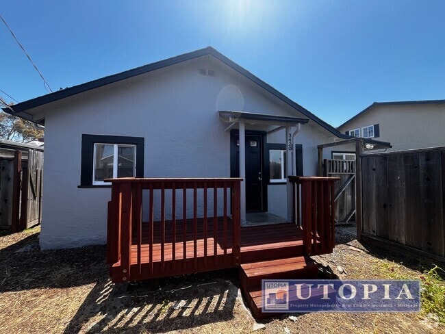Building Photo - Sunny and Private 1 bed, 1 bath home, with...