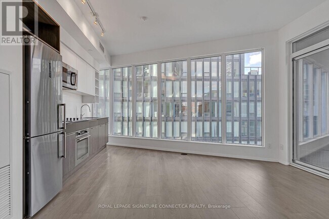 Photo - 68 Shuter St Unit 908