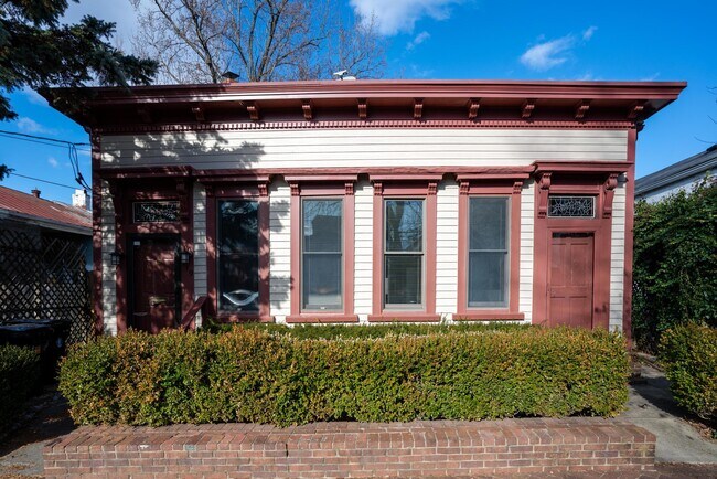 Building Photo - 919 Franklin St