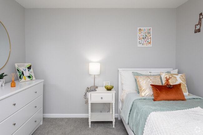 2BR,1BA - 760SF - Second Bedroom