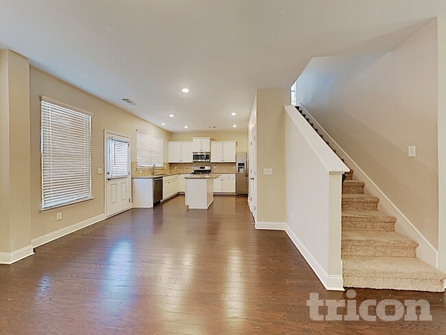 Photo - 3015 Montrose Ln