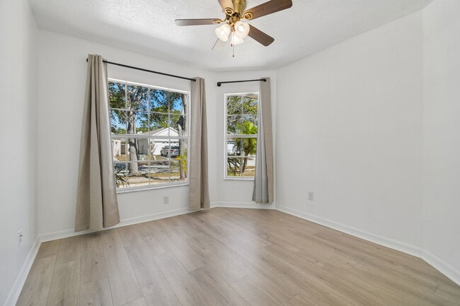 Photo - 7527 Oxford Garden Cir