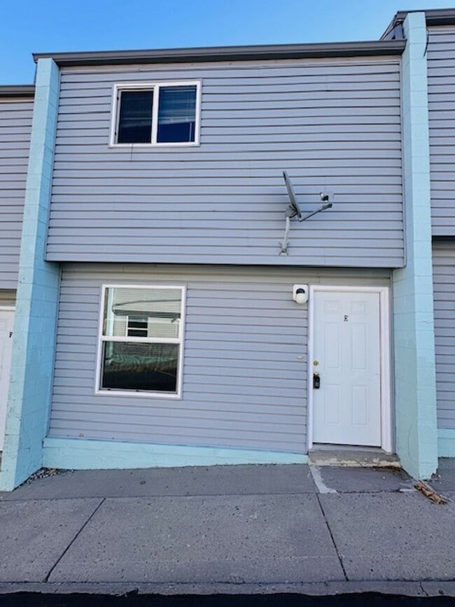 Building Photo - Available Now!!! Unit 185 E