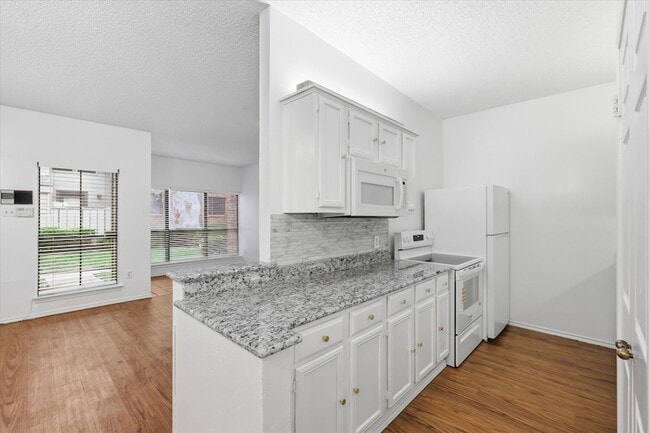 Photo - 9600 Royal Ln Unidad 506