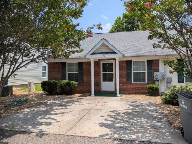 Building Photo - 526 Edgecliff Ln