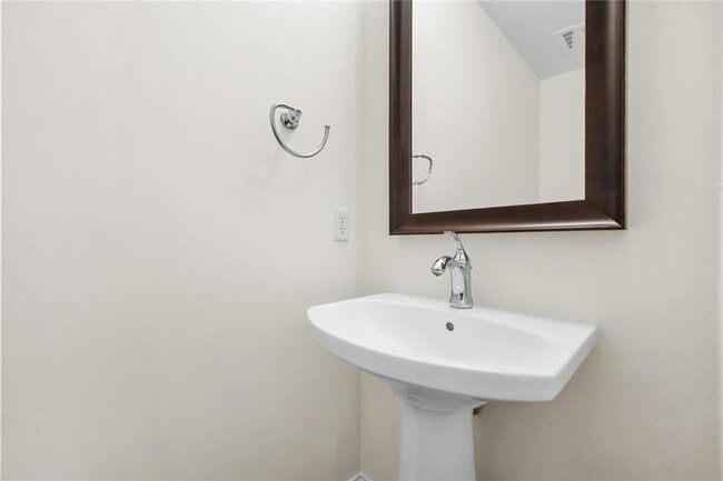 Photo - 270 17th St NW