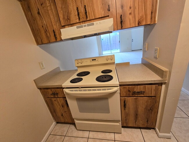 Building Photo - 5111 SE 29th St Unit 5111C