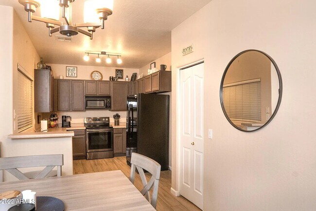 Photo - 1015 S Val Vista Dr