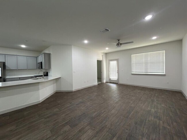 3001 Egan Dr