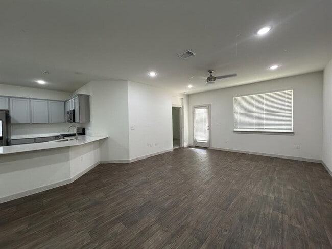 Photo - 3001 Egan Dr
