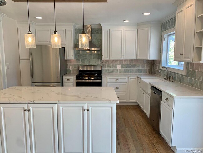 Photo - 1671 Claas Ave