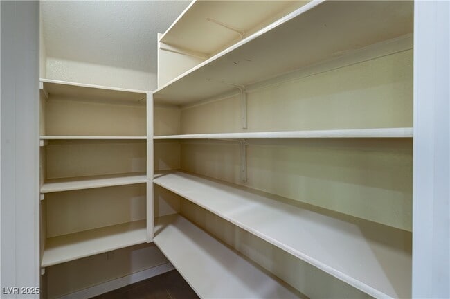 Building Photo - 7017 Pearl Hilltop Ct