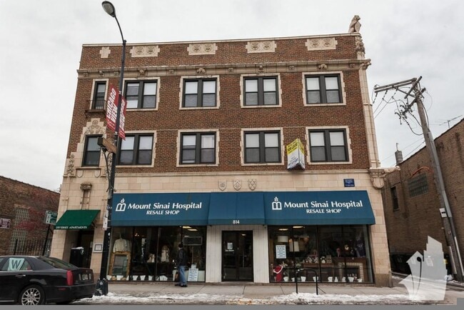 Building Photo - 824 W Diversey Pky Unit A