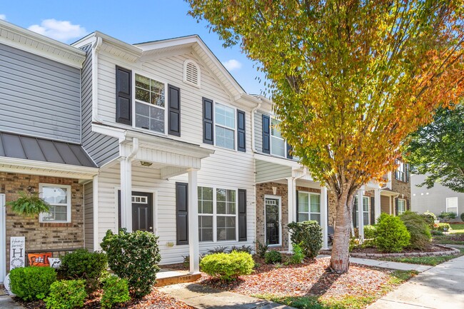 Photo - **Charming 2/2.5 Burlington Townhome**