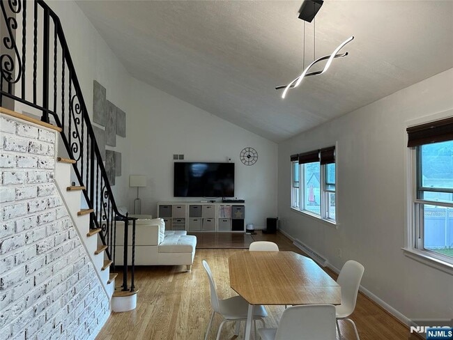 Building Photo - 175 Veterans Dr Rental