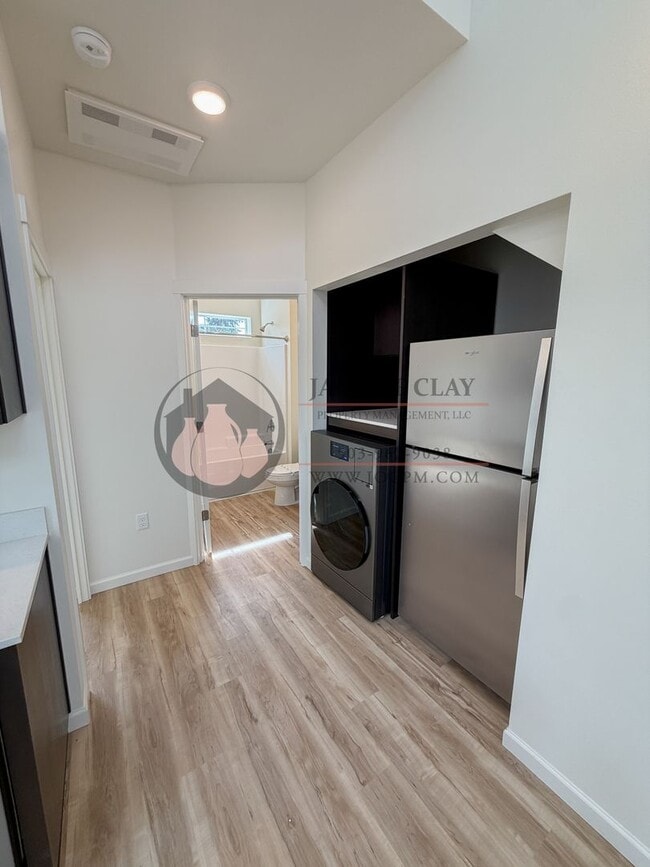 Photo - 2576 Gilbert St S