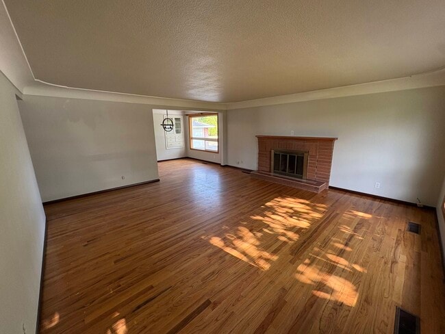 Photo - 821 N Rd 48