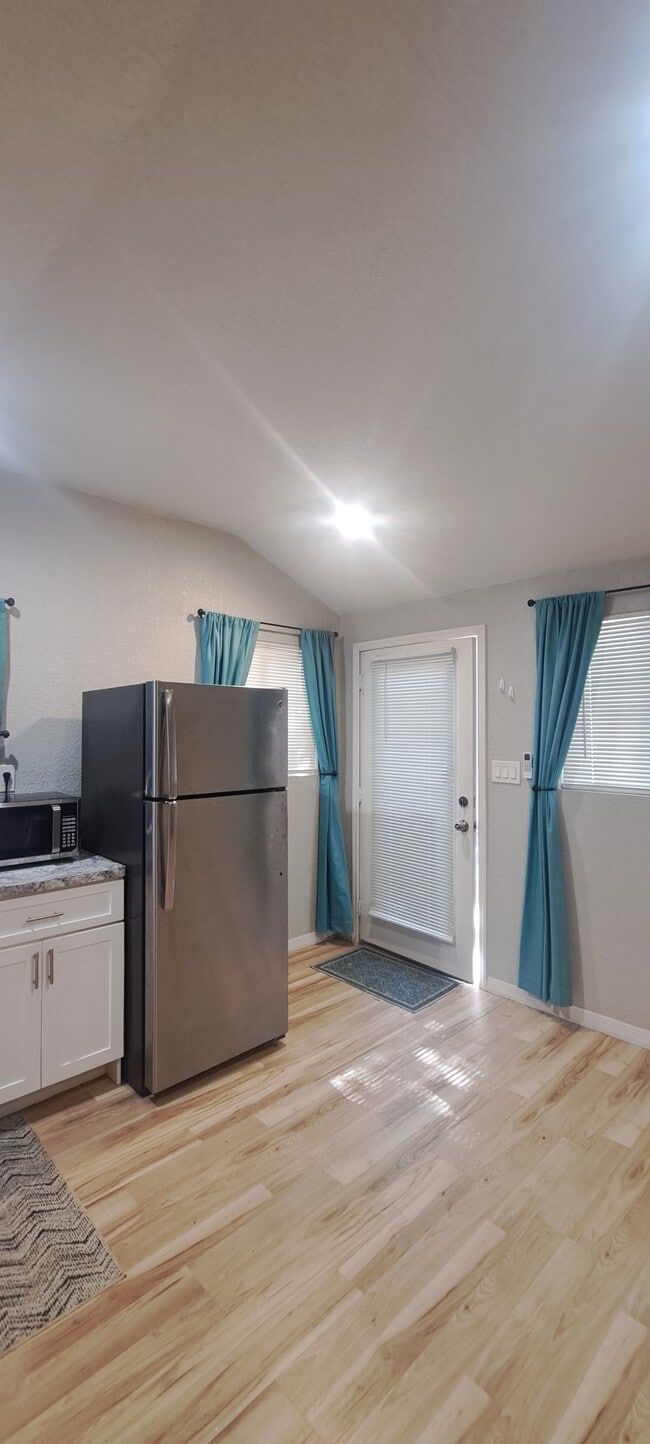 Photo - 3505 N 72nd St Unidad 1