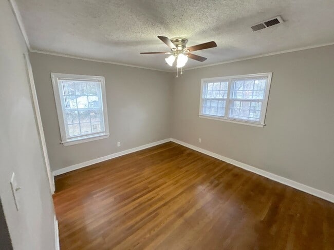 Photo - 1111 Robin Hood Ln