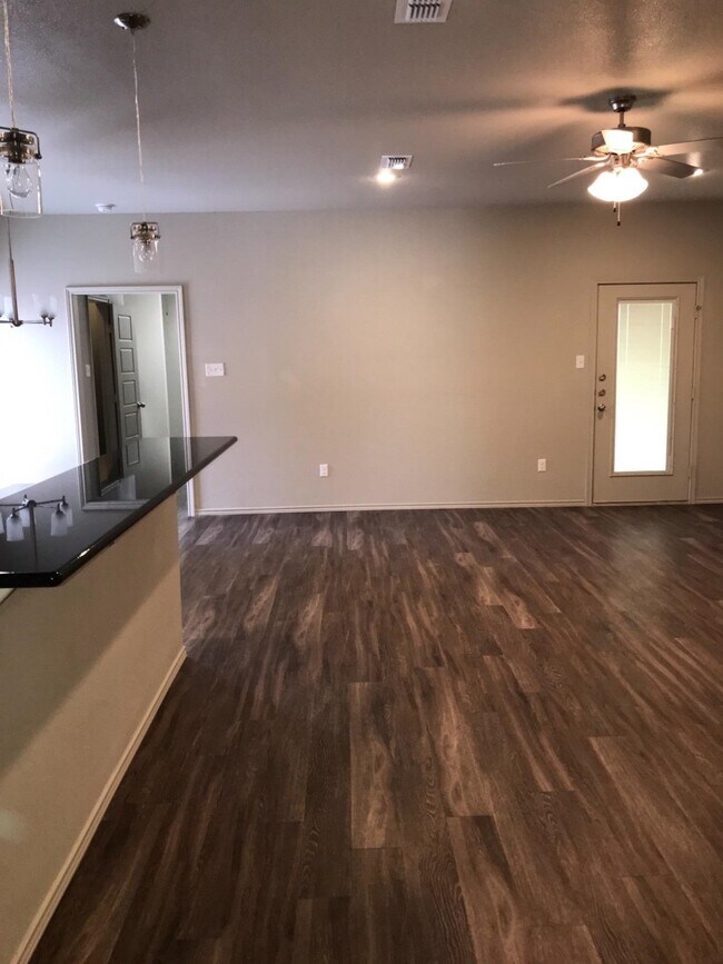 Photo - 2101 10th St