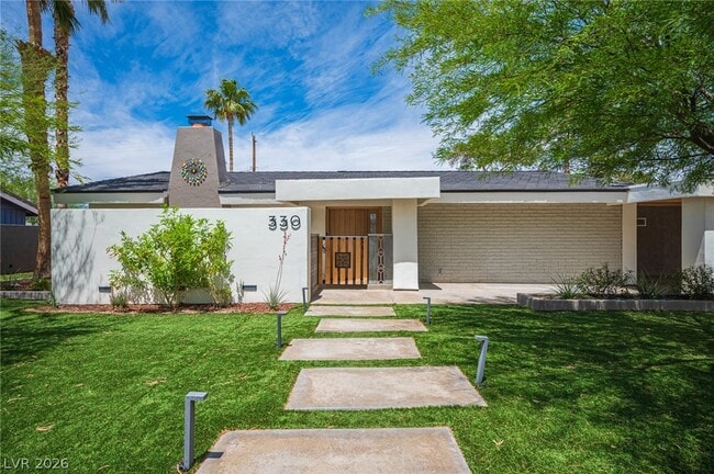 Photo - 330 E Country Club Dr