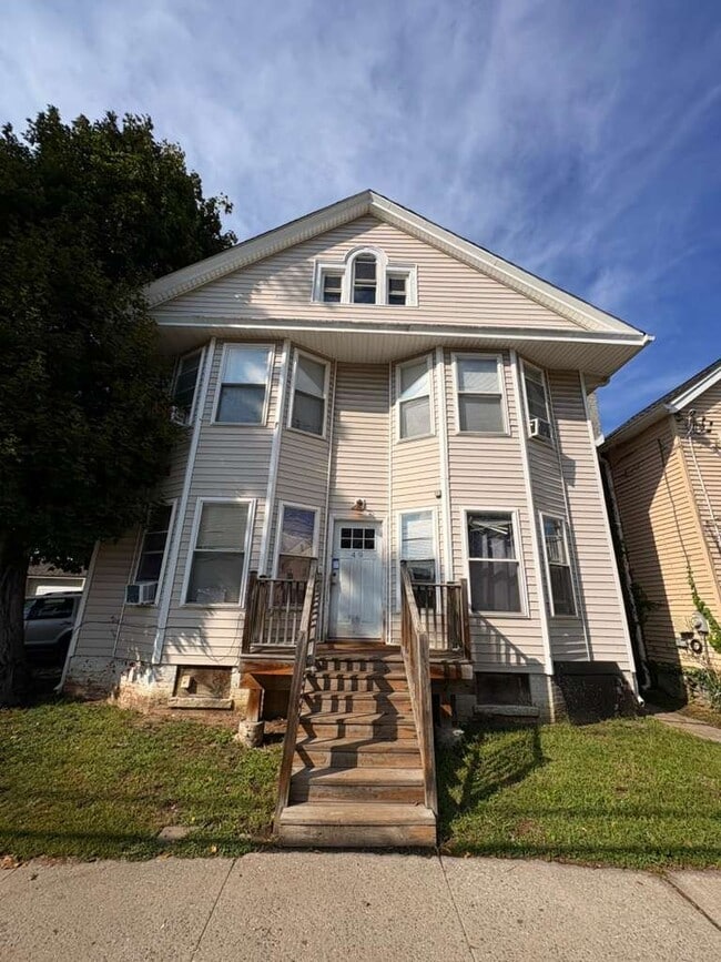 Building Photo - 49 Thompson St Unit 1E