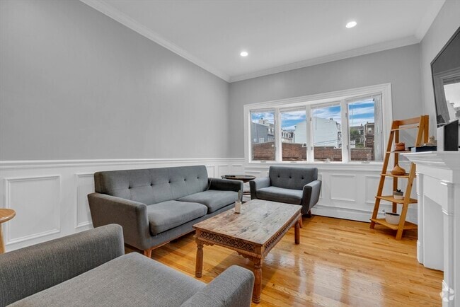 Building Photo - 681 E 8th St Unit 1 Rental