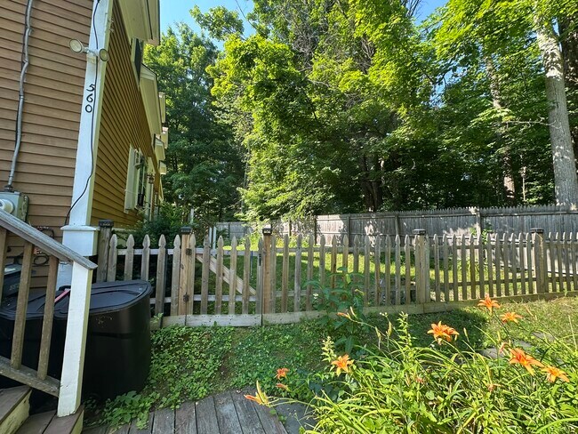 Photo - 560 S East St