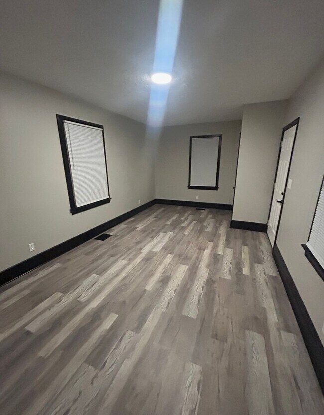 Photo - Gorgeous Updated 3 bedroom house!