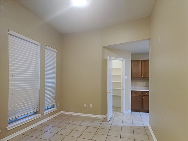 Photo - 4906 Black Rock St