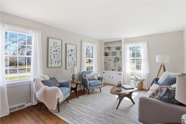 Photo - 37 Oakmount Dr