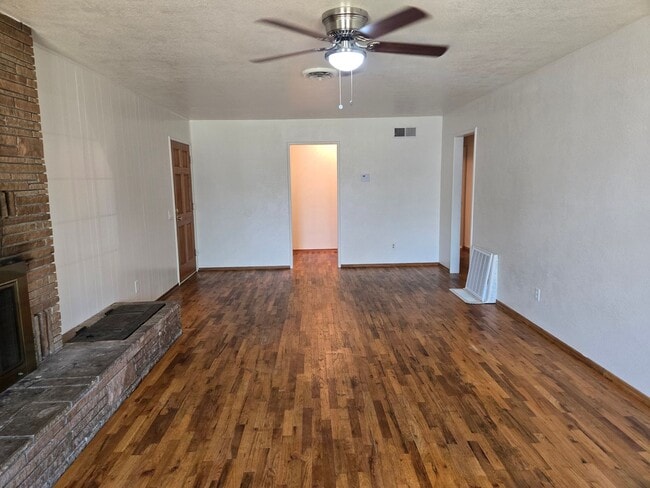 Photo - 940 Julian St