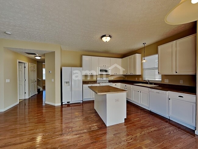 Photo - 9766 Soaring Breezes